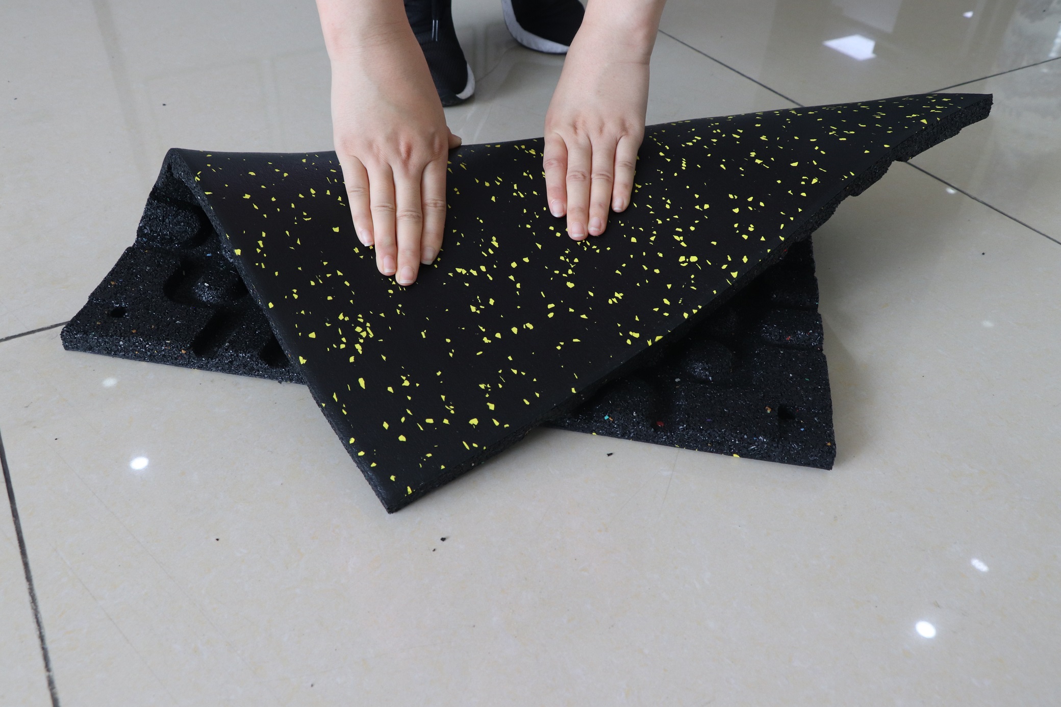 2.5cm Rubber floor tiles